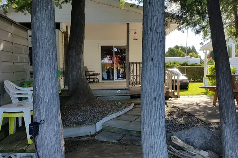 Serenity Bay Cottage and RV Park