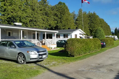Serenity Bay Cottage and RV Park