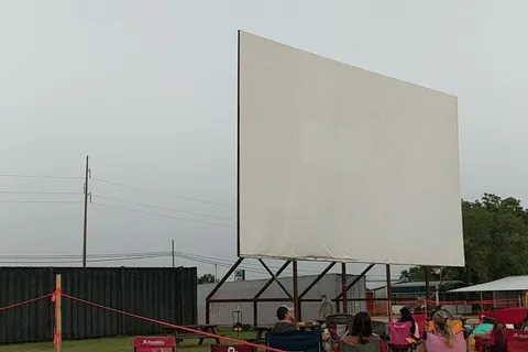 Cool Breeze RV Cinema and Resort