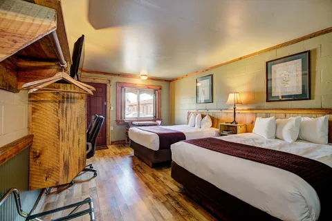 Holiday Motel and RV Park