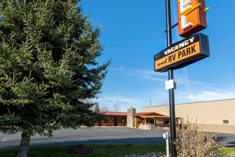 Holiday Motel and RV Park