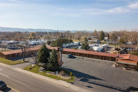 Holiday Motel and RV Park