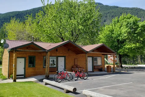 Beargrass Lodging and RV Resort