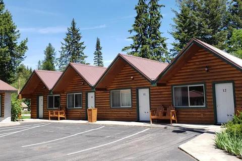 Beargrass Lodging and RV Resort