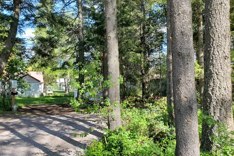 Beargrass Lodging and RV Resort