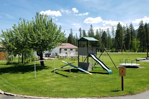 Beargrass Lodging and RV Resort