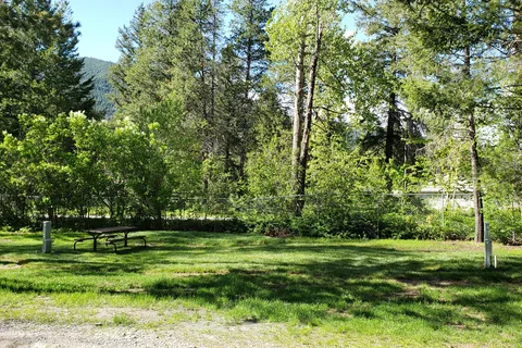 Beargrass Lodging and RV Resort