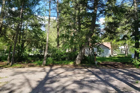 Beargrass Lodging and RV Resort