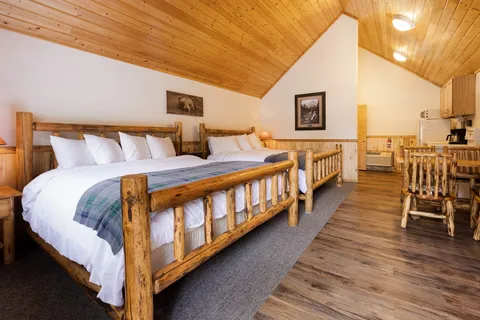 Beargrass Lodging and RV Resort