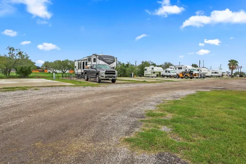 Mathis Motor Inn & RV Park