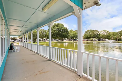 Johnny's Lakeside RV Resort