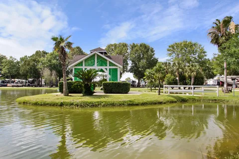 Johnny's Lakeside RV Resort