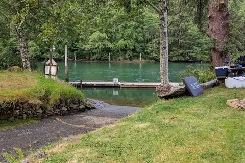 Coyote Rock RV Resort and Marina
