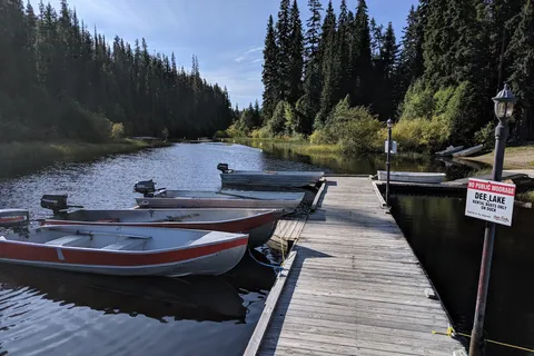Dee Lake Wilderness Resort