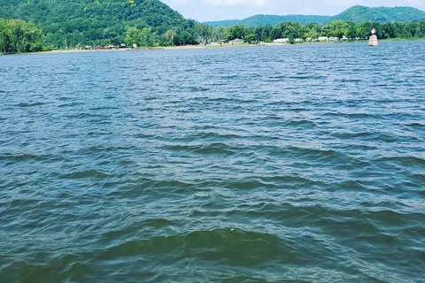 Waters Edge Motel