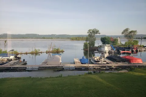 Waters Edge Motel