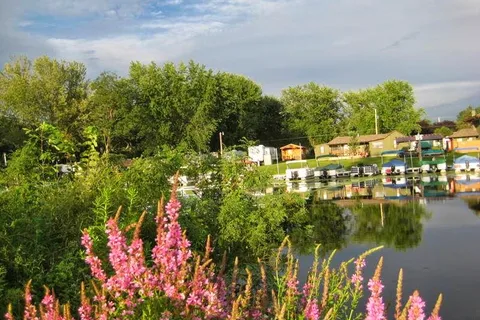 Waters Edge Motel