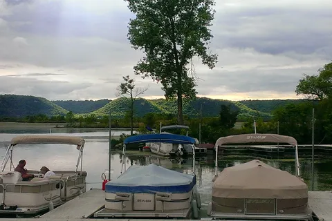 Waters Edge Motel