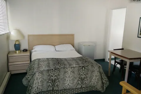 Coachlight Inn Motel