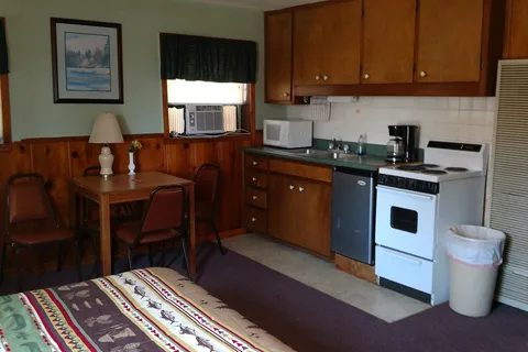 Fort Niangua River Resort / Under new ownership