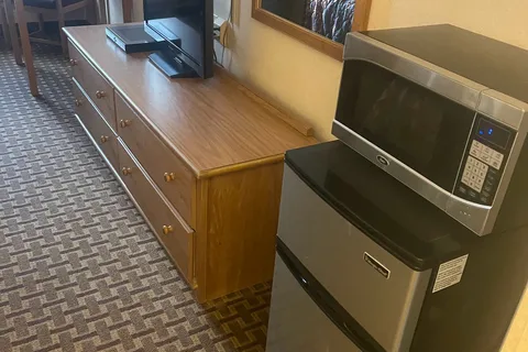 Roadside Inn and RV Spaces