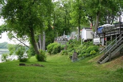 Sun Retreats Cayuga