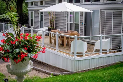 Sun Retreats Cayuga