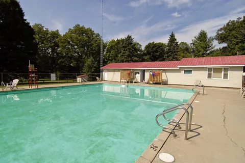 Sun Retreats Cayuga