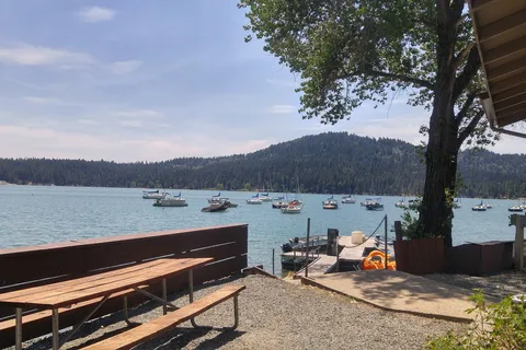 Scotts Flat Lake Resort
