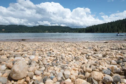 Scotts Flat Lake Resort
