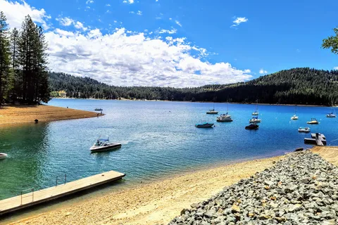 Scotts Flat Lake Resort