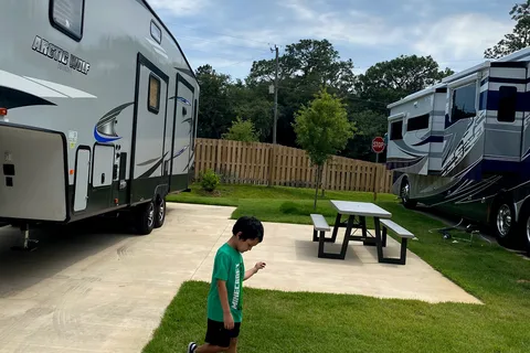 A COZY CORNER RV LODGE