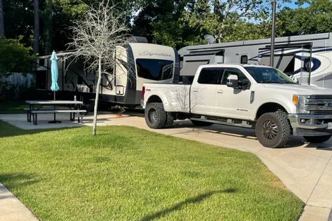 A COZY CORNER RV LODGE