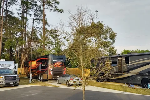A COZY CORNER RV LODGE