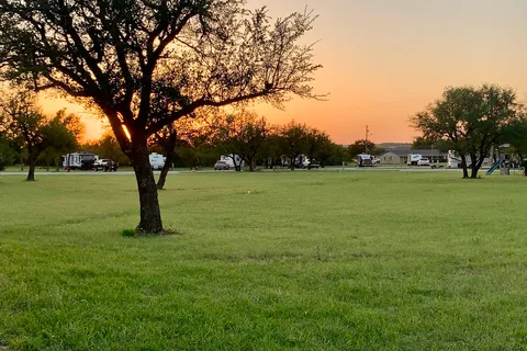 Wandering Oaks RV Park