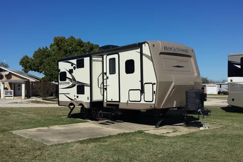 A Country Breeze RV Park