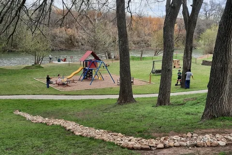 Basin RV Resort - Bastrop