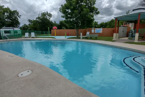 Basin RV Resort - Bastrop
