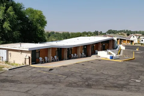 Holiday Lodge Motel and Campground
