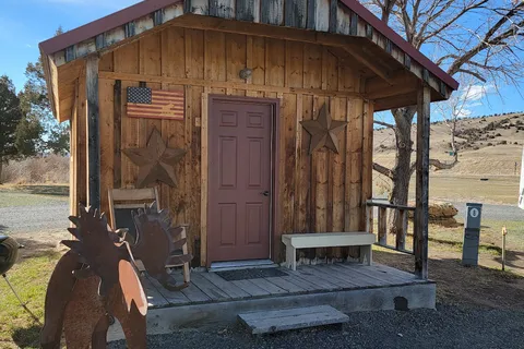 Cardwell General Store and Campground