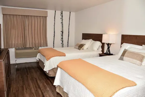 Eagle Peak Lodge and RV Campground