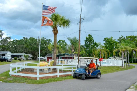 Lake Pan RV Village