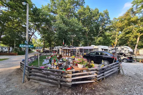 Lakeshore Camp Resort