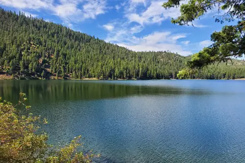 Bonaparte Lake Resort