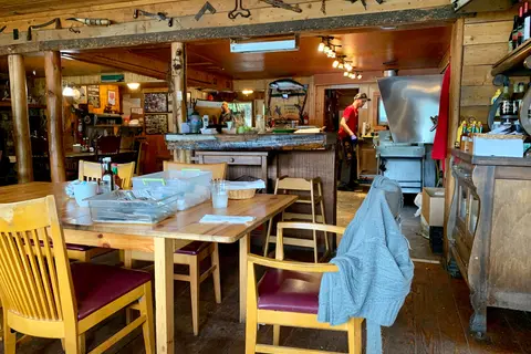 Bonaparte Lake Resort