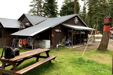 Bonaparte Lake Resort