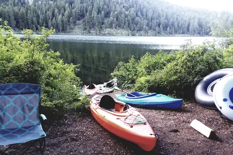 Bonaparte Lake Resort