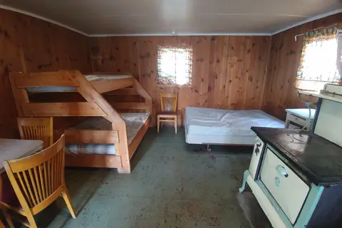 Bonaparte Lake Resort