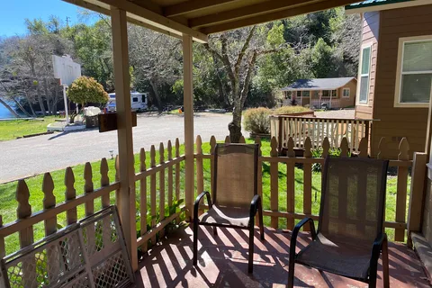 Narrows Lodge Resort