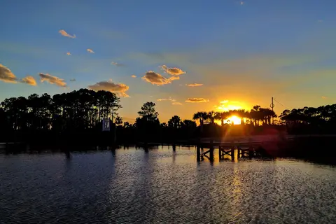 Sunset Isle RV and Yacht Club Resort